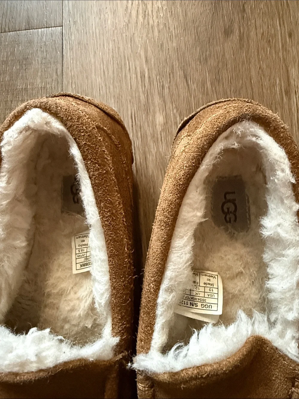 UGG Ansley Slip On Moccasin Slippers in chestnut size 13